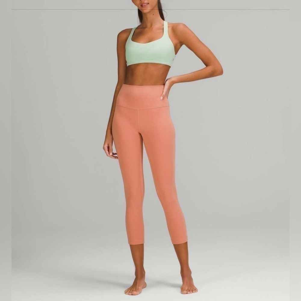 Lululemon Align High-Rise Crop 23"
Pink Savannah Size 4